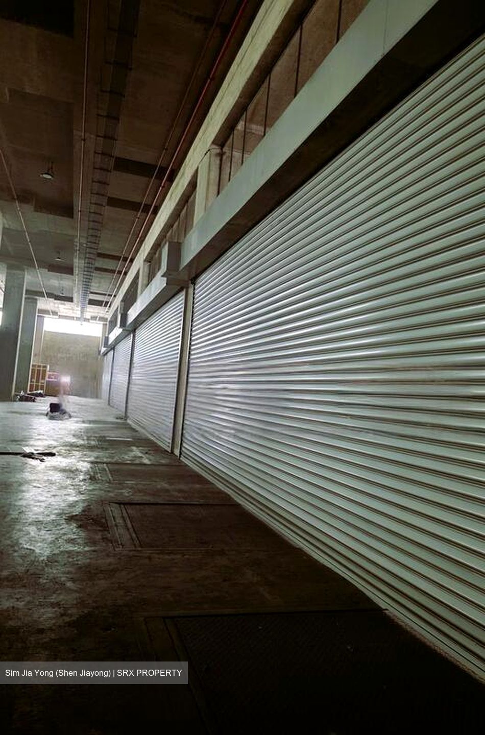 Gul Crescent (D22), Warehouse #497472671